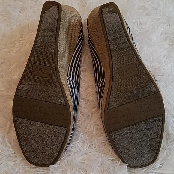 Toms Canvas Espadrille Wedge Sandals - Picture 9 of 10